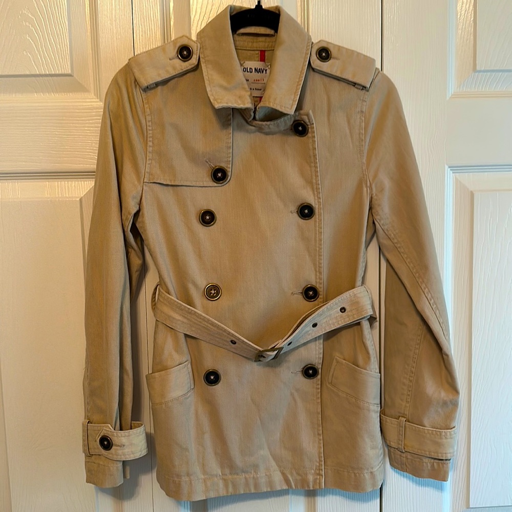 Hip length cotton khaki unlined jacket with belt